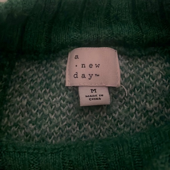 Green plaid sweater - Picture 3 of 3